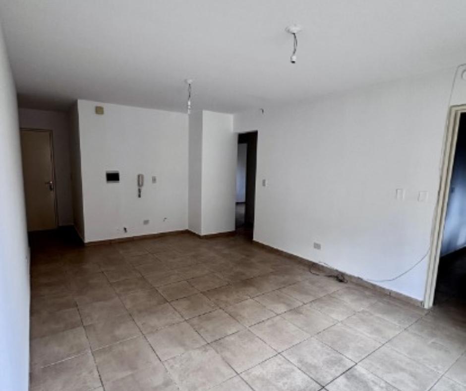 Alquilo depto 2 dorm, cplacard. B Alberdi.