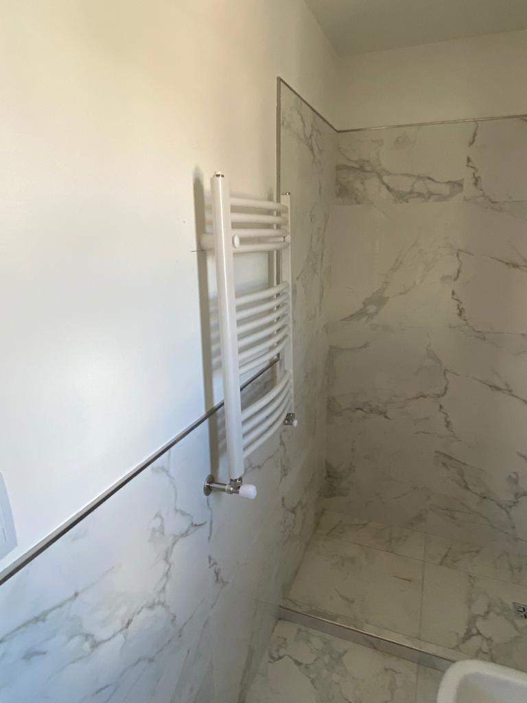 ALQUILER Housing Casa Dúplex tres dormitorios tres baños dos Cocheras SEGURIDAD