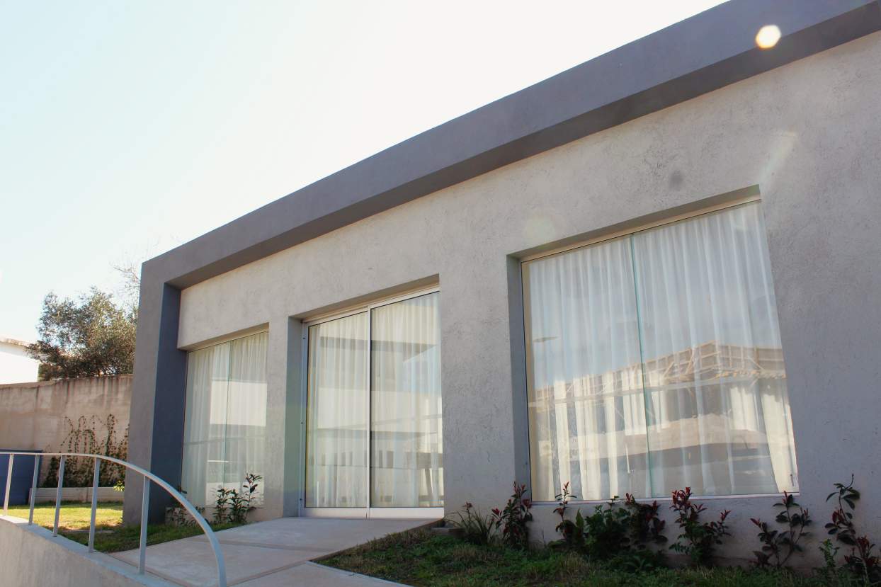 ALQUILER Housing Casa Dúplex tres dormitorios tres baños dos Cocheras SEGURIDAD