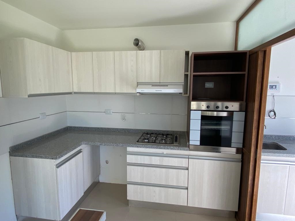 ALQUILER Housing Casa Dúplex tres dormitorios tres baños dos Cocheras SEGURIDAD