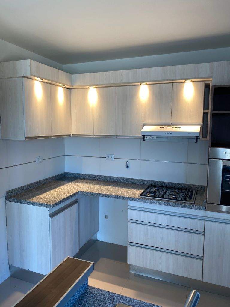 ALQUILER Housing Casa Dúplex tres dormitorios tres baños dos Cocheras SEGURIDAD