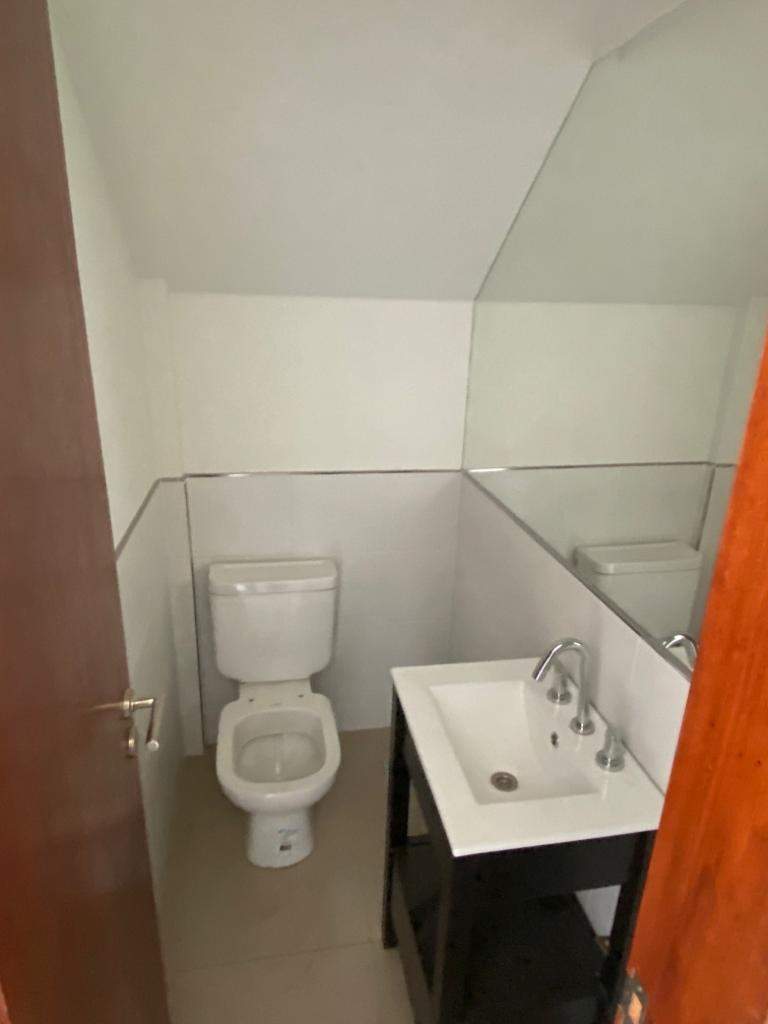 ALQUILER Housing Casa Dúplex tres dormitorios tres baños dos Cocheras SEGURIDAD