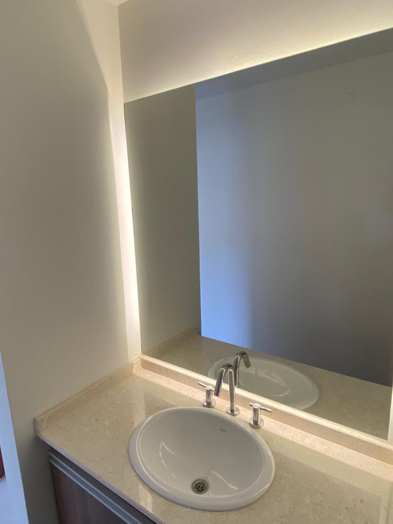 ALQUILER Housing Casa Dúplex tres dormitorios tres baños dos Cocheras SEGURIDAD