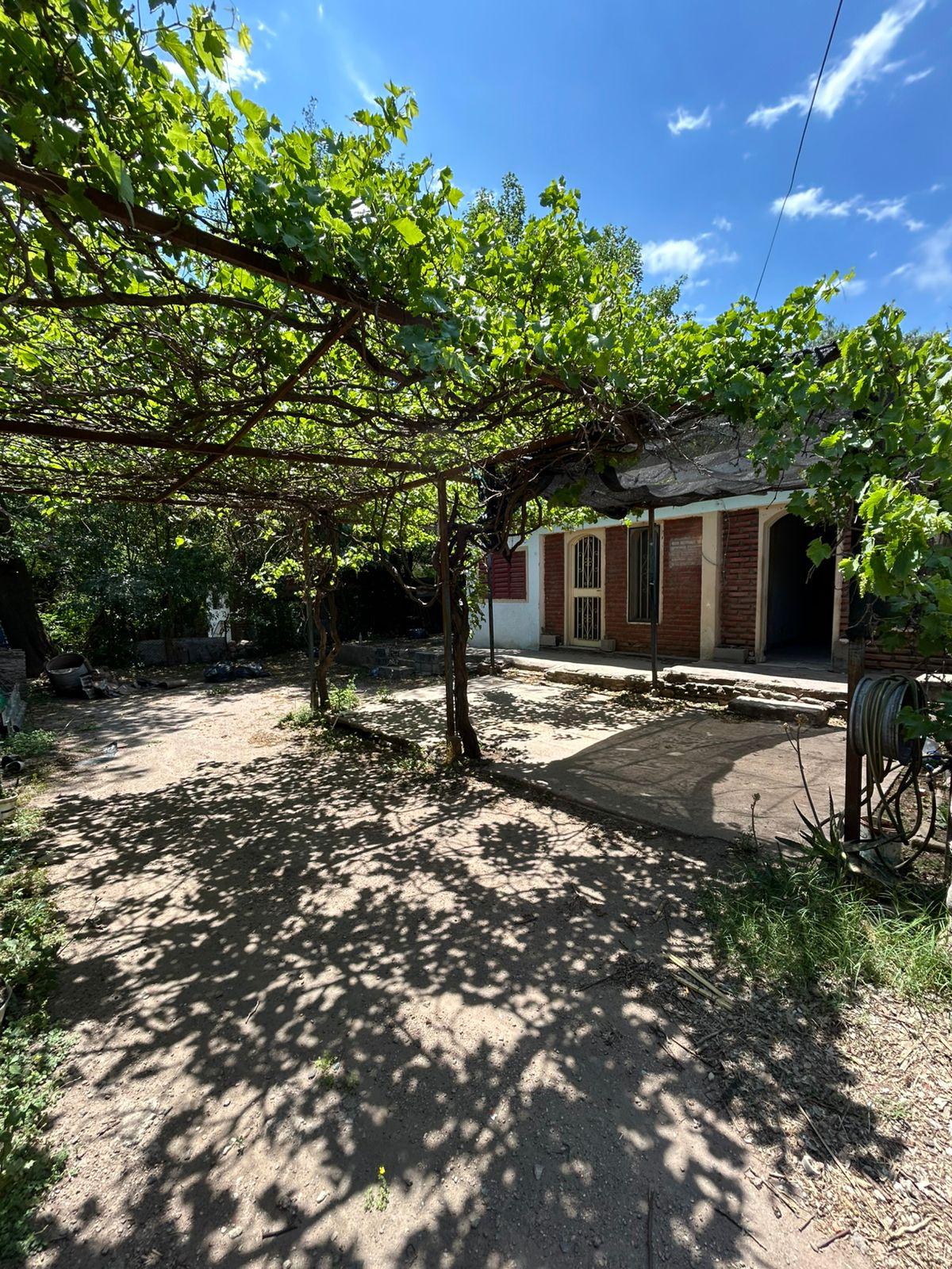 SE ALQUILA CASA DE UN DORMITORIO CON VESTIDOR Y OPCIONAL MONOAMBIENTE AL FRENTE A 2 CUADRAS DEL CENTRO EN CAPILLA DEL MONTE. PVCIA DE CÓRDOBA.