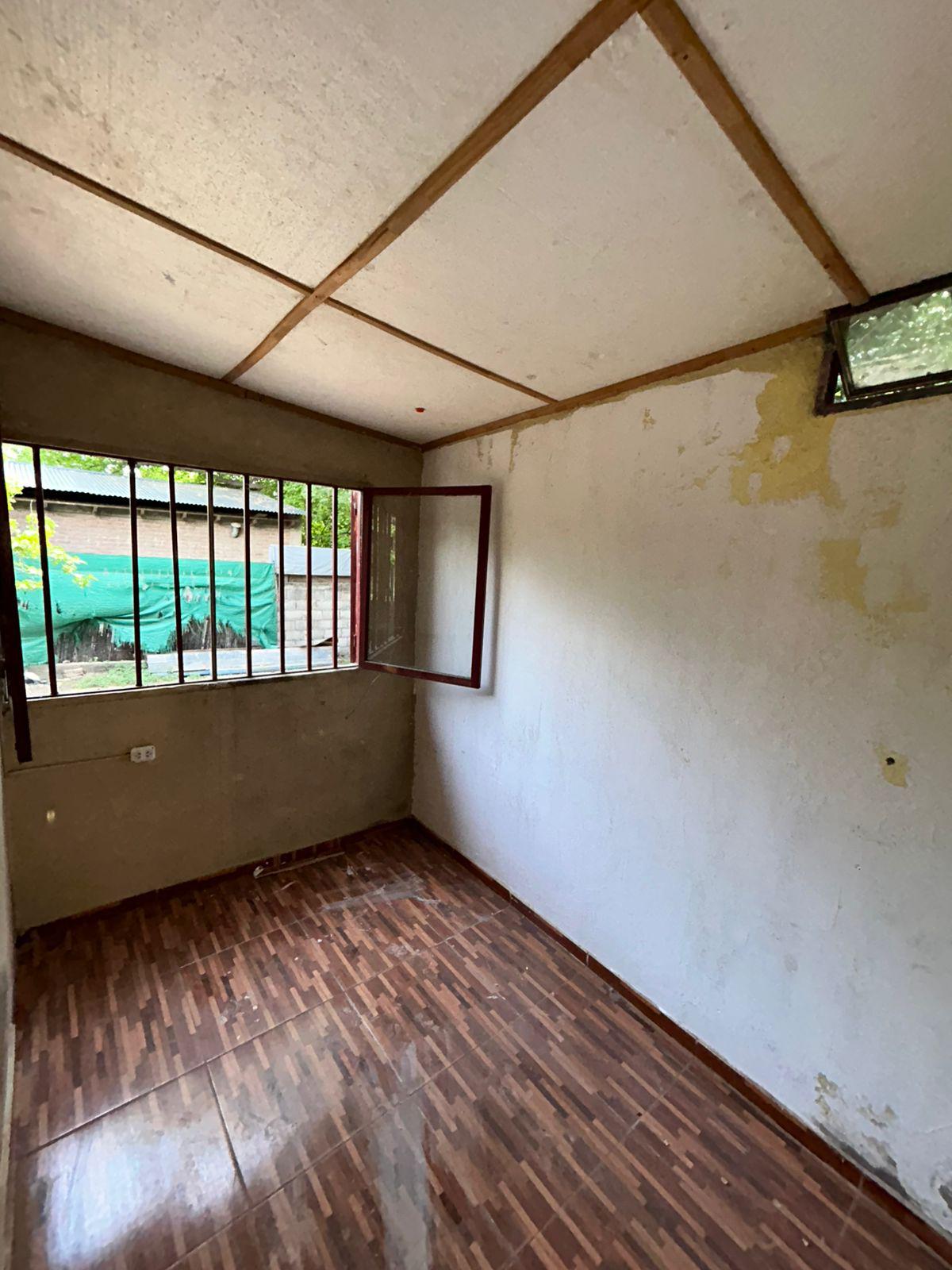SE ALQUILA CASA DE UN DORMITORIO CON VESTIDOR Y OPCIONAL MONOAMBIENTE AL FRENTE A 2 CUADRAS DEL CENTRO EN CAPILLA DEL MONTE. PVCIA DE CÓRDOBA.