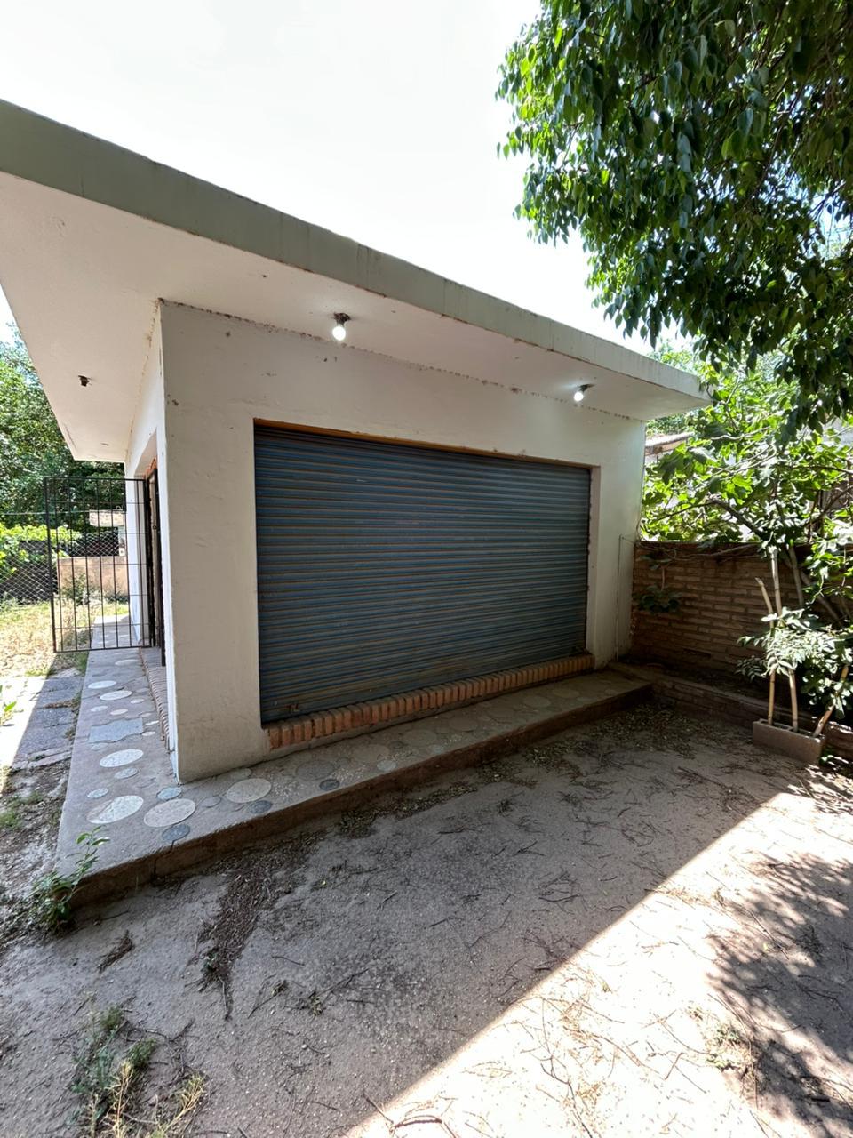 SE ALQUILA CASA DE UN DORMITORIO CON VESTIDOR Y OPCIONAL MONOAMBIENTE AL FRENTE A 2 CUADRAS DEL CENTRO EN CAPILLA DEL MONTE. PVCIA DE CÓRDOBA.