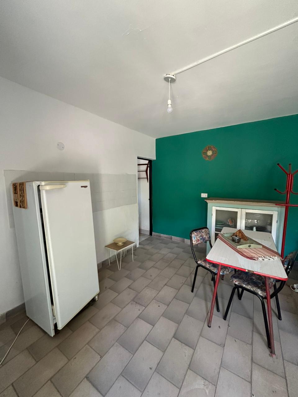 SE ALQUILA CASA DE UN DORMITORIO CON VESTIDOR Y OPCIONAL MONOAMBIENTE AL FRENTE A 2 CUADRAS DEL CENTRO EN CAPILLA DEL MONTE. PVCIA DE CÓRDOBA.