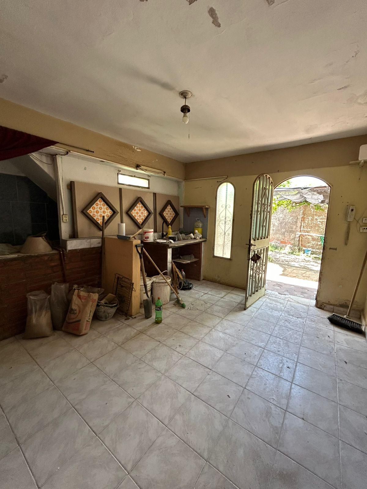 SE ALQUILA CASA DE UN DORMITORIO CON VESTIDOR Y OPCIONAL MONOAMBIENTE AL FRENTE A 2 CUADRAS DEL CENTRO EN CAPILLA DEL MONTE. PVCIA DE CÓRDOBA.