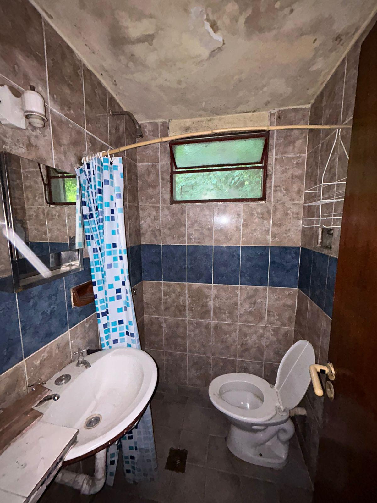 SE ALQUILA CASA DE UN DORMITORIO CON VESTIDOR Y OPCIONAL MONOAMBIENTE AL FRENTE A 2 CUADRAS DEL CENTRO EN CAPILLA DEL MONTE. PVCIA DE CÓRDOBA.