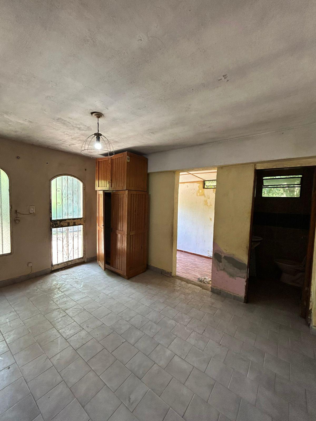 SE ALQUILA CASA DE UN DORMITORIO CON VESTIDOR Y OPCIONAL MONOAMBIENTE AL FRENTE A 2 CUADRAS DEL CENTRO EN CAPILLA DEL MONTE. PVCIA DE CÓRDOBA.