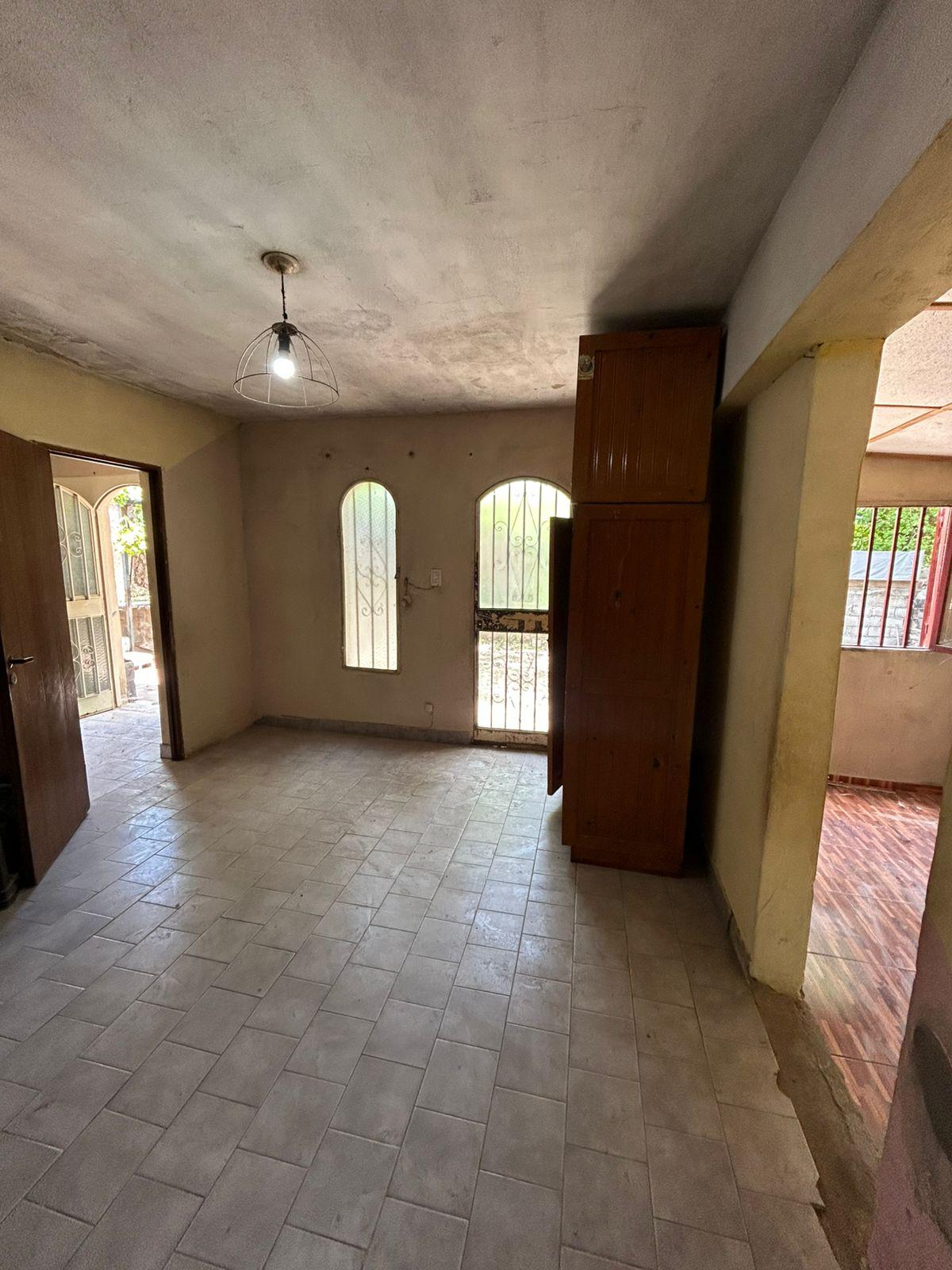 SE ALQUILA CASA DE UN DORMITORIO CON VESTIDOR Y OPCIONAL MONOAMBIENTE AL FRENTE A 2 CUADRAS DEL CENTRO EN CAPILLA DEL MONTE. PVCIA DE CÓRDOBA.