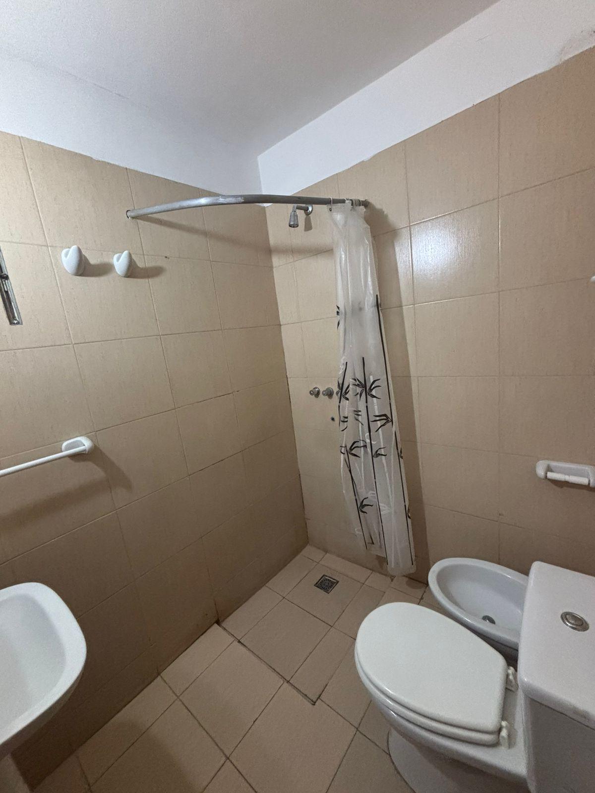 Se alquila casa en Barrio Panamericano