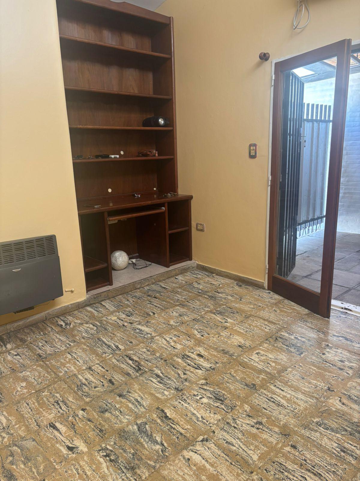 Se alquila casa en Barrio Panamericano