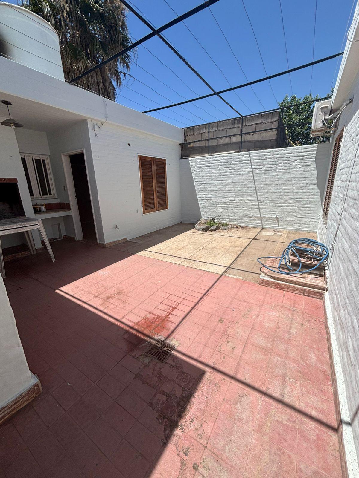 Se alquila casa en Barrio Panamericano