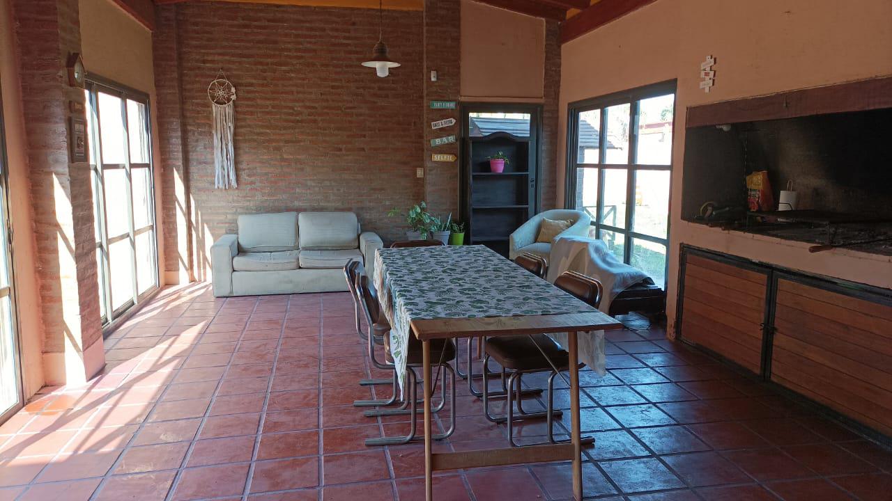 Casa con Quincho y Pileta