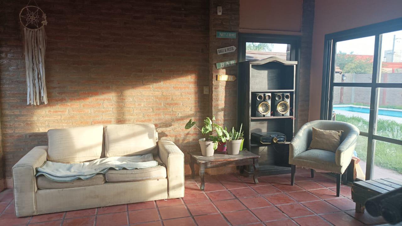 Casa con Quincho y Pileta