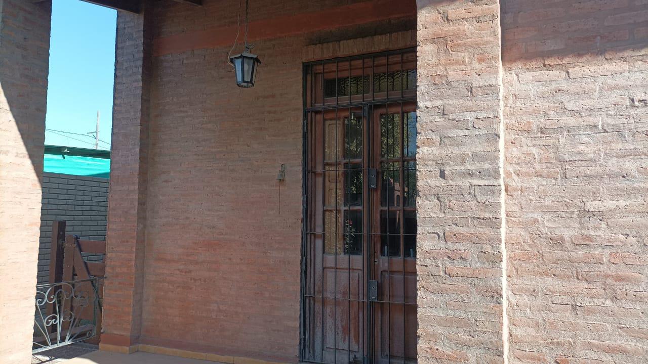 Casa con Quincho y Pileta