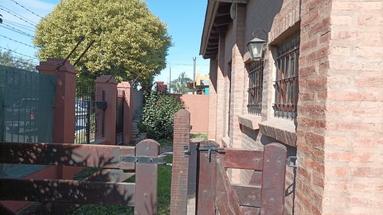 Casa con Quincho y Pileta