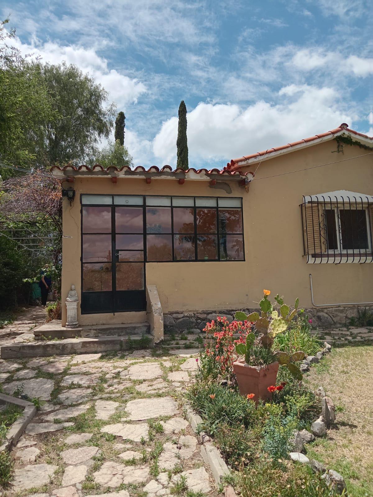 VENTA CASA 2 DORMITORIOS CALLE FRENCH- CAPILLA DEL MONTE