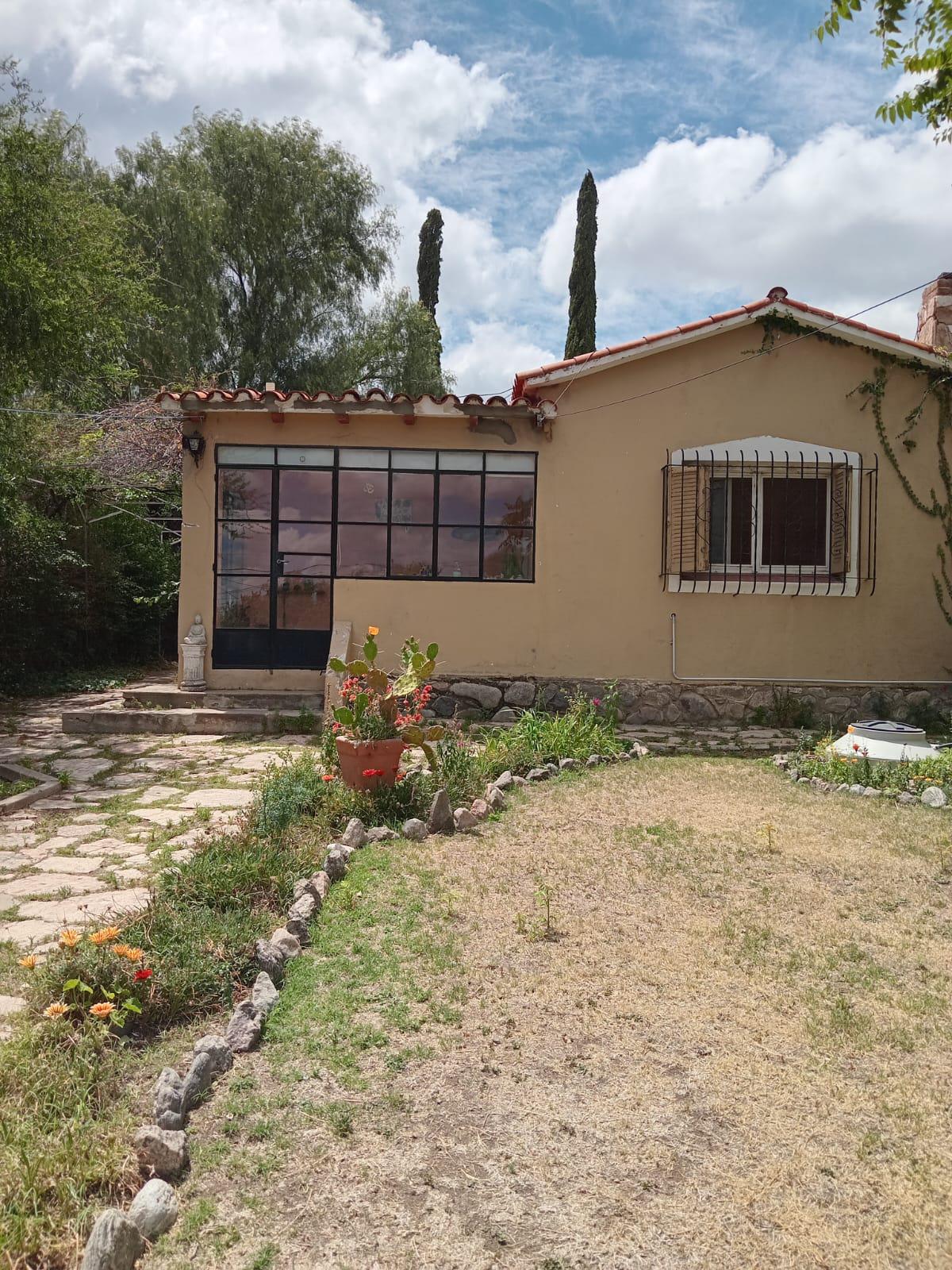 VENTA CASA 2 DORMITORIOS CALLE FRENCH- CAPILLA DEL MONTE