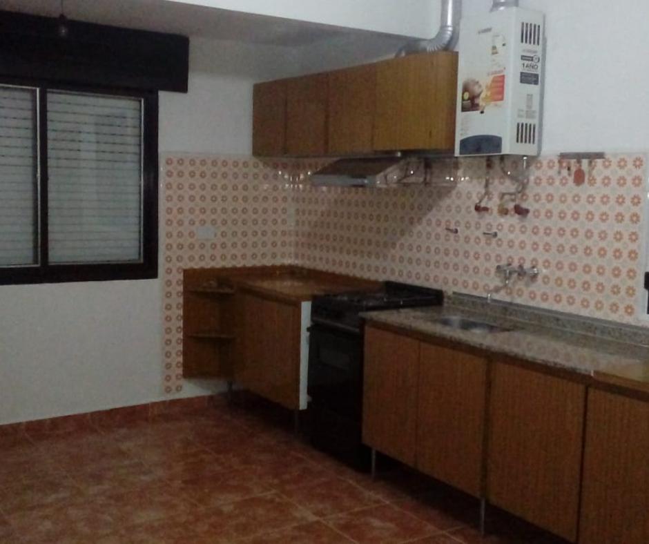 Alquilo casa 2 dorm. c cochera. Observatorio.