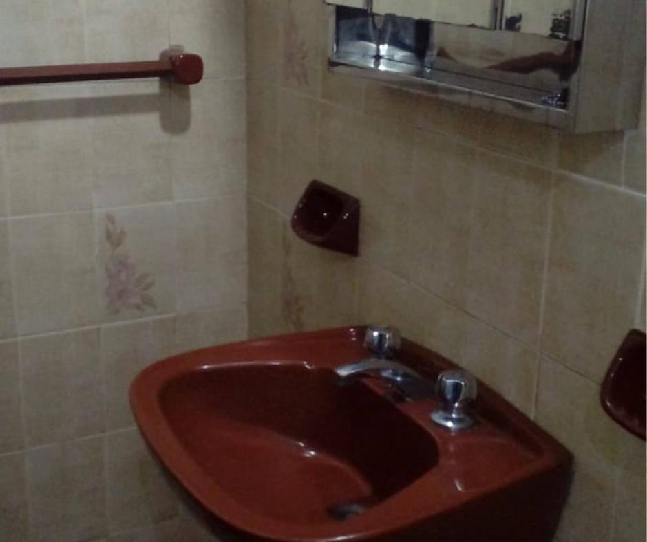 Alquilo casa 2 dorm. c cochera. Observatorio.