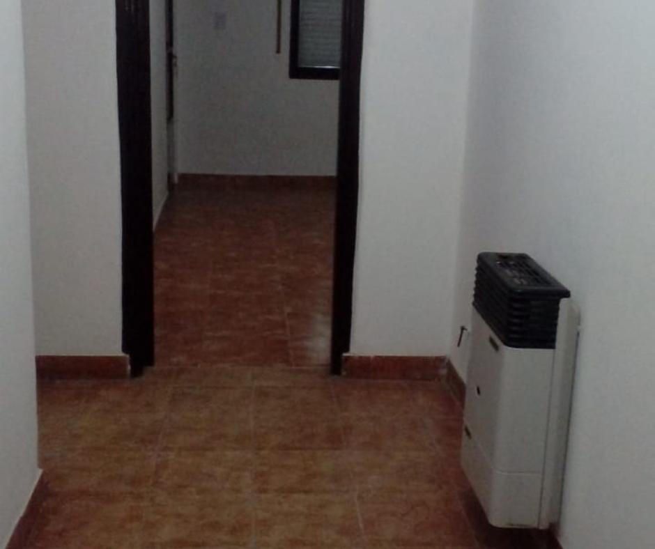 Alquilo casa 2 dorm. c cochera. Observatorio.