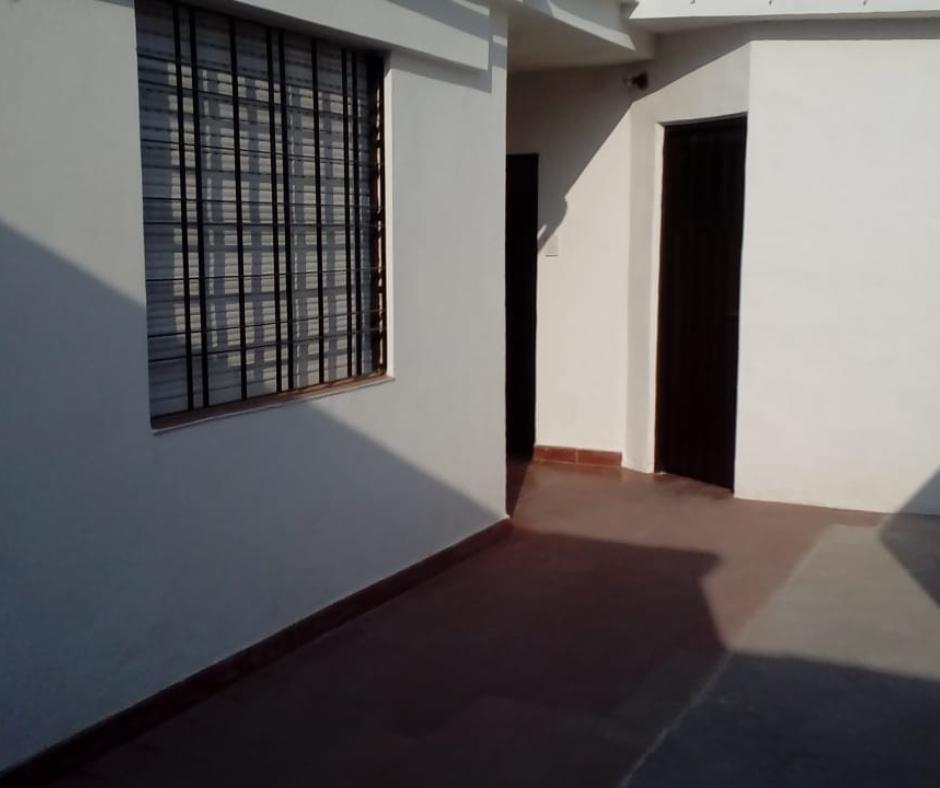 Alquilo casa 2 dorm. c cochera. Observatorio.