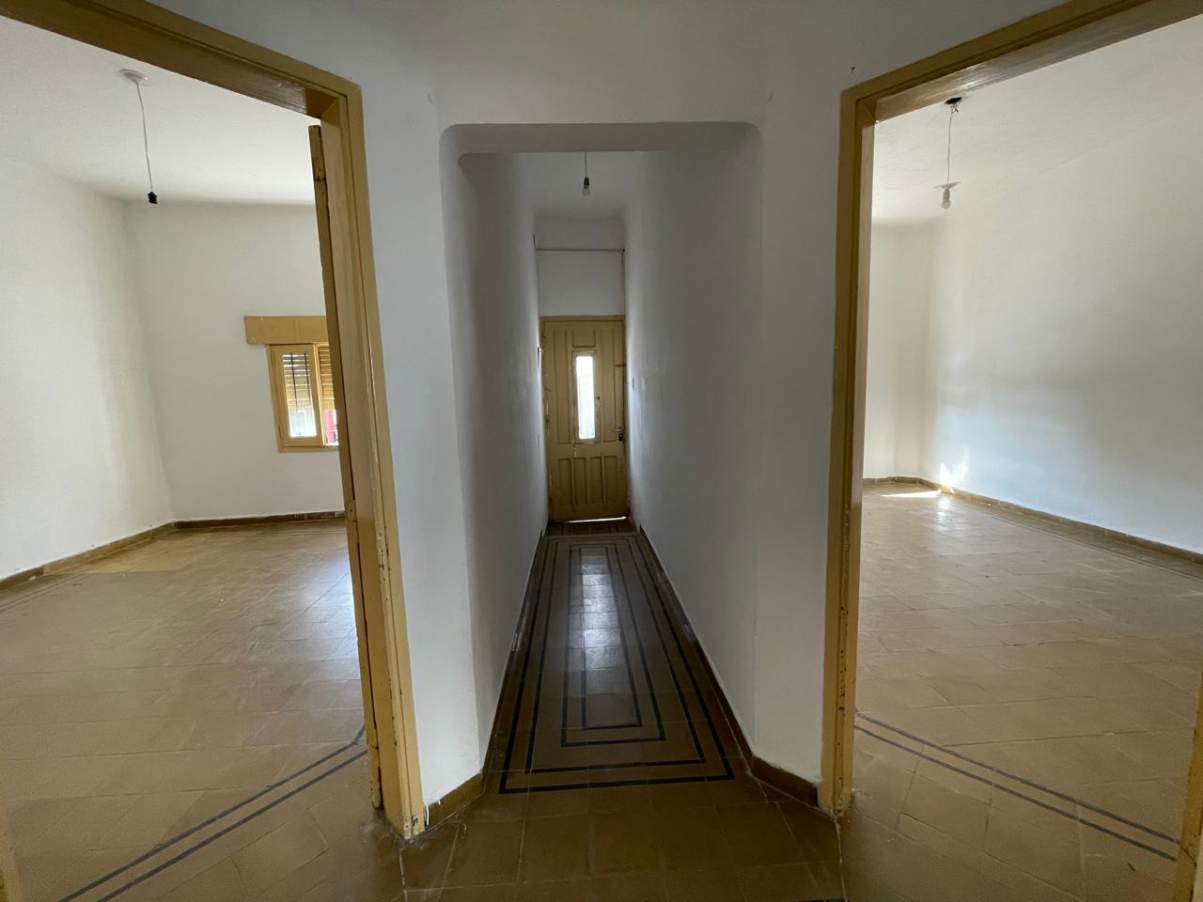 B Alberdi . A mtrs. de Duarte Quiros Alt. 2300 . 2 dormitorio y medio .  Patio y Cochera