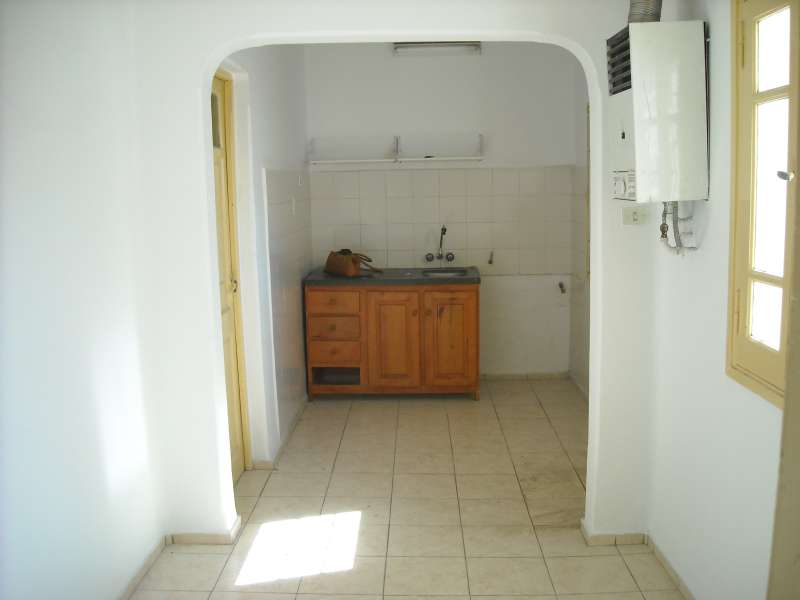 B Alberdi . A mtrs. de Duarte Quiros Alt. 2300 . 2 dormitorio y medio .  Patio y Cochera