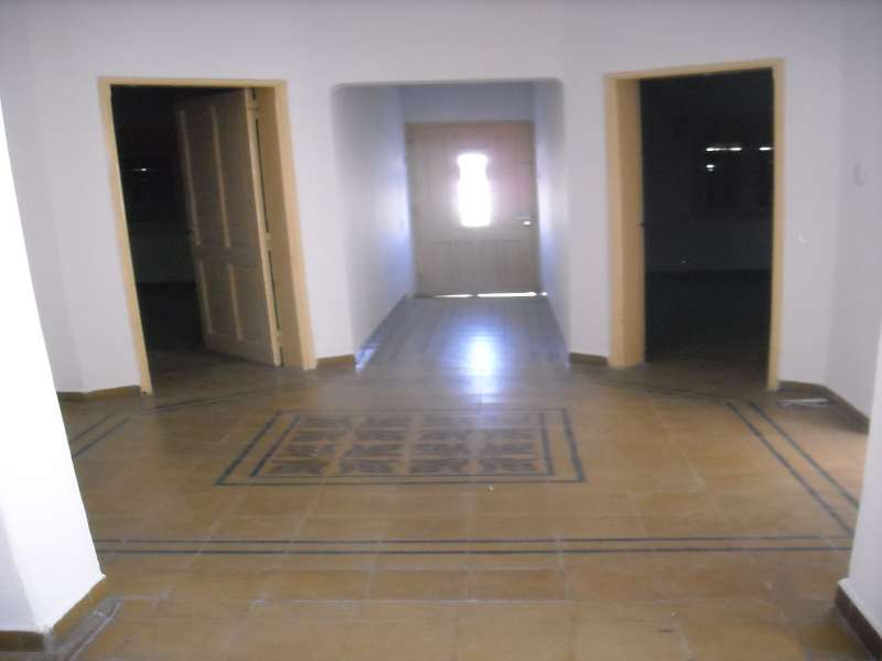 B Alberdi . A mtrs. de Duarte Quiros Alt. 2300 . 2 dormitorio y medio .  Patio y Cochera