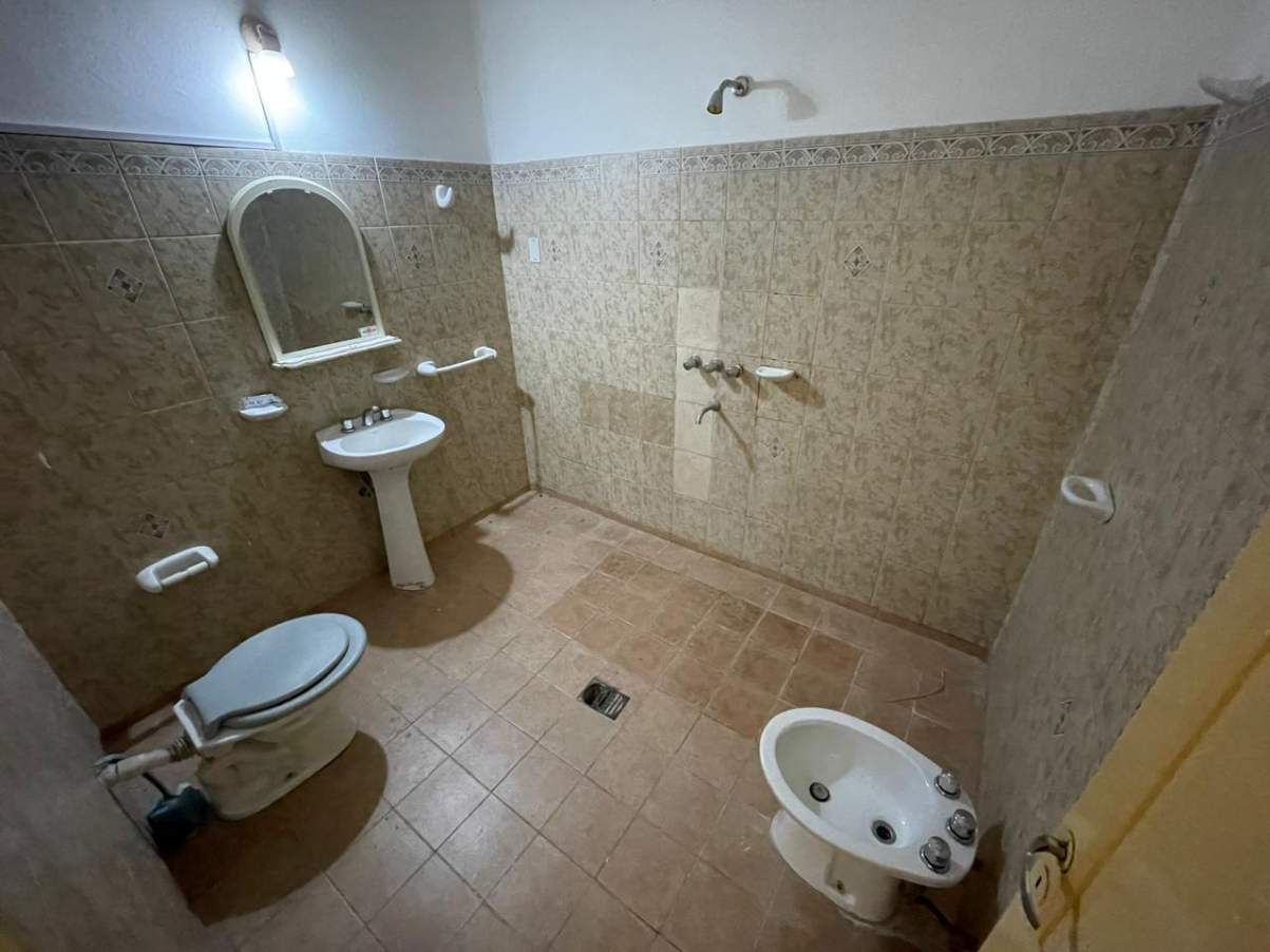 B Alberdi . A mtrs. de Duarte Quiros Alt. 2300 . 2 dormitorio y medio .  Patio y Cochera