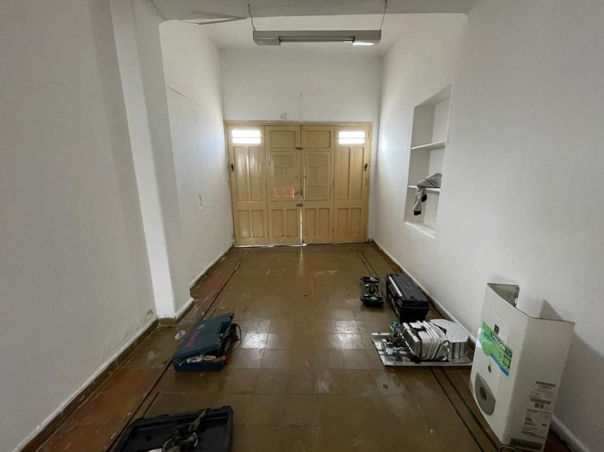 B Alberdi . A mtrs. de Duarte Quiros Alt. 2300 . 2 dormitorio y medio .  Patio y Cochera