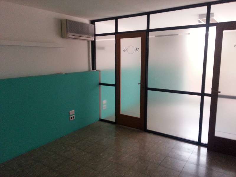 OFICINA ALQUILER, CENTRO VELEZ SARSFIELD 27, AMPLIA 35 M2