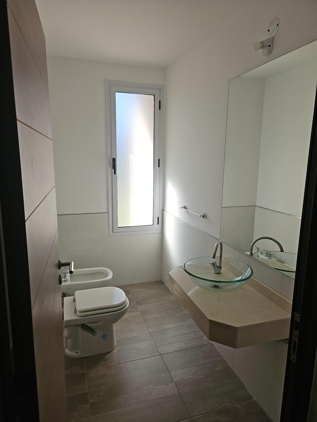 Fincas 2 Excelente Casa Esquina. U$S480.000.- Se recibe propiedad en parte de pago