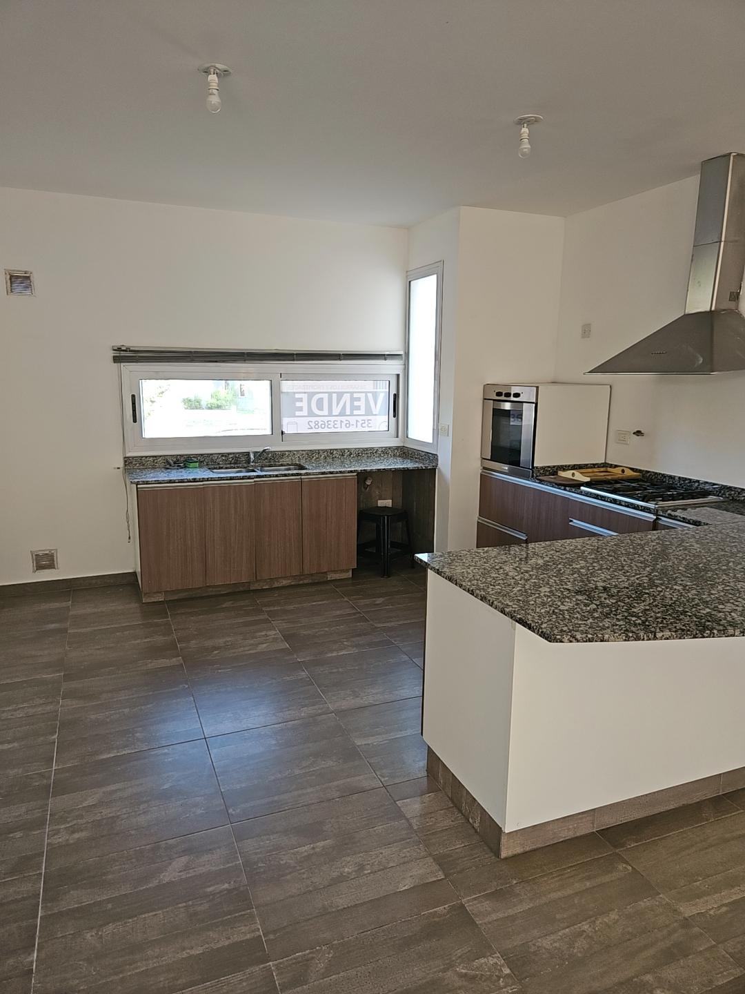 Fincas 2 Excelente Casa Esquina. U$S480.000.- Se recibe propiedad en parte de pago