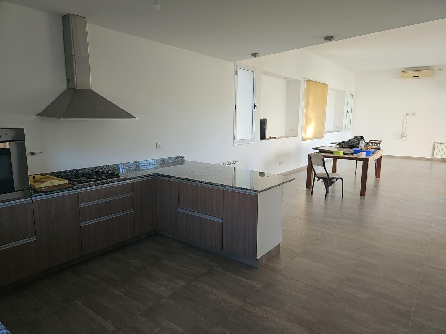 Fincas 2 Excelente Casa Esquina. U$S480.000.- Se recibe propiedad en parte de pago