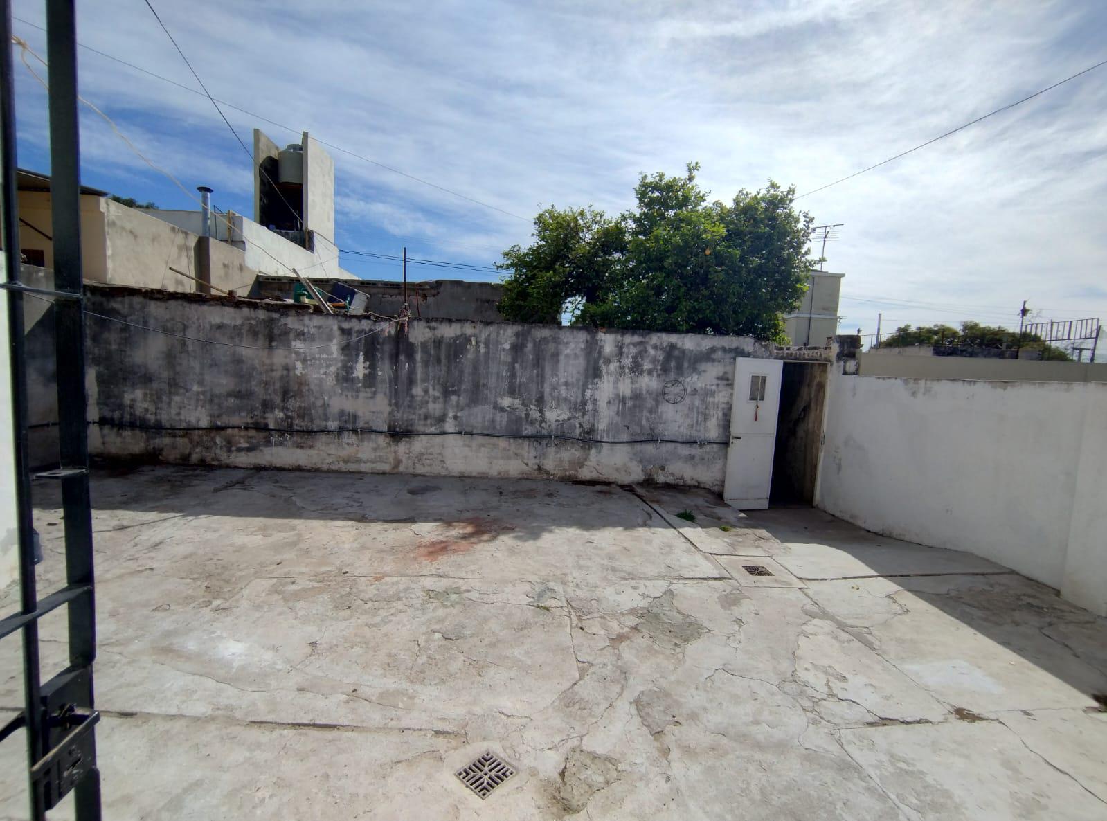 SE ALQUILA CASA EN B SARMIENTO