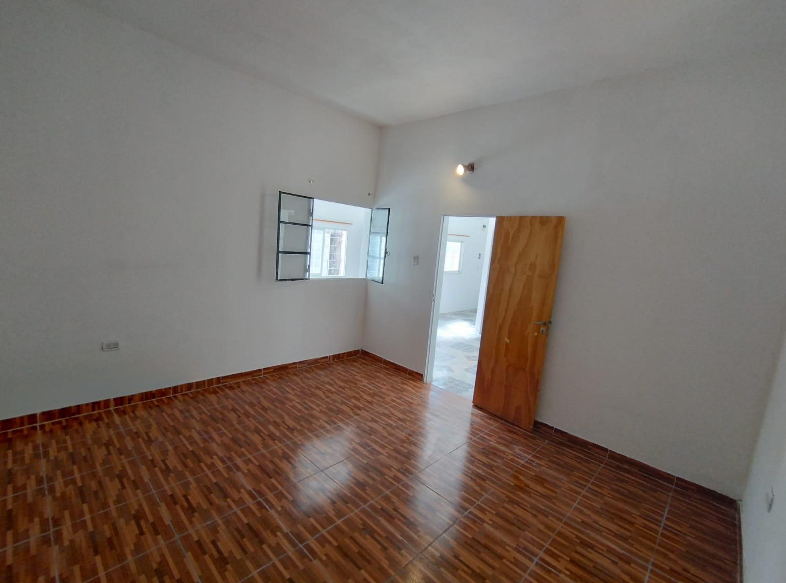 SE ALQUILA CASA EN B SARMIENTO