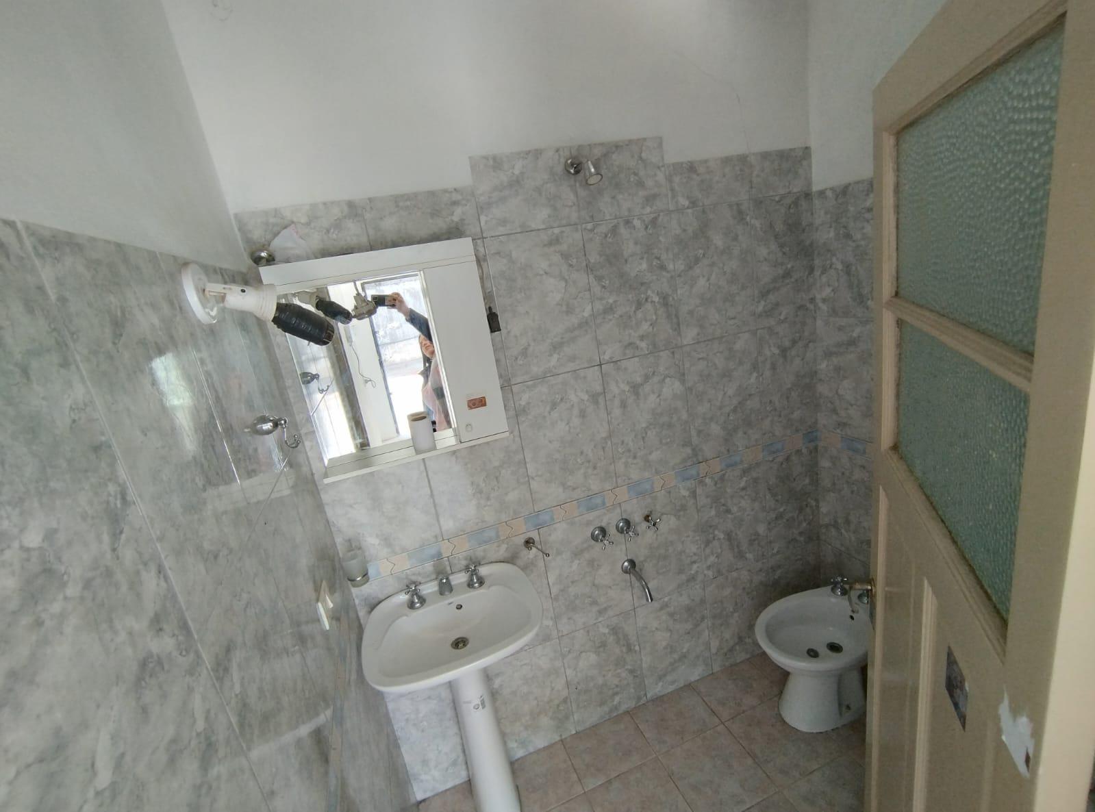 SE ALQUILA CASA EN B SARMIENTO