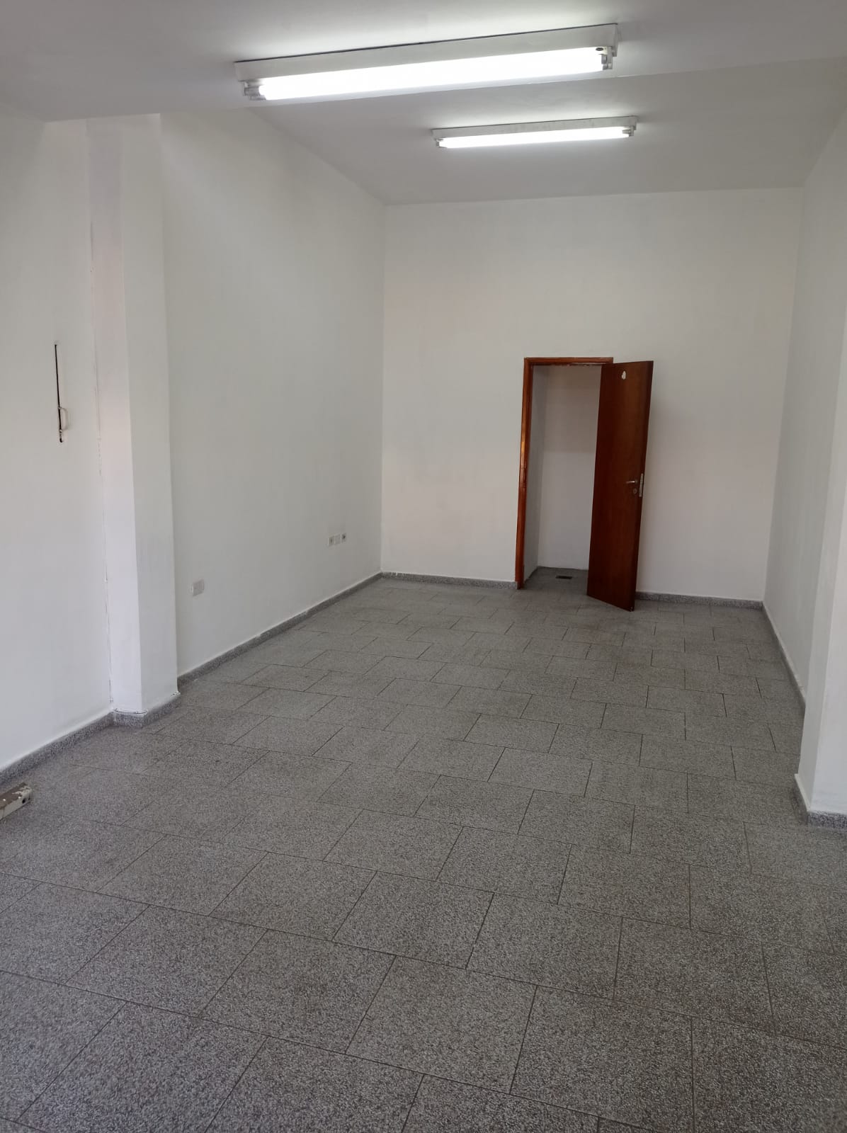 Alquilo Local Comercial sobre Monseñor Pablo Cabrera