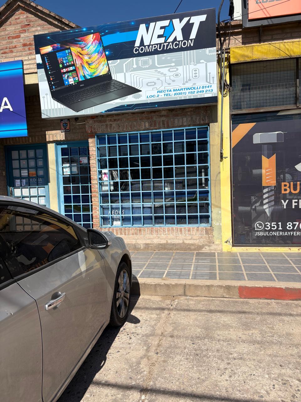 Se vende local en Recta Martinolli al 8100