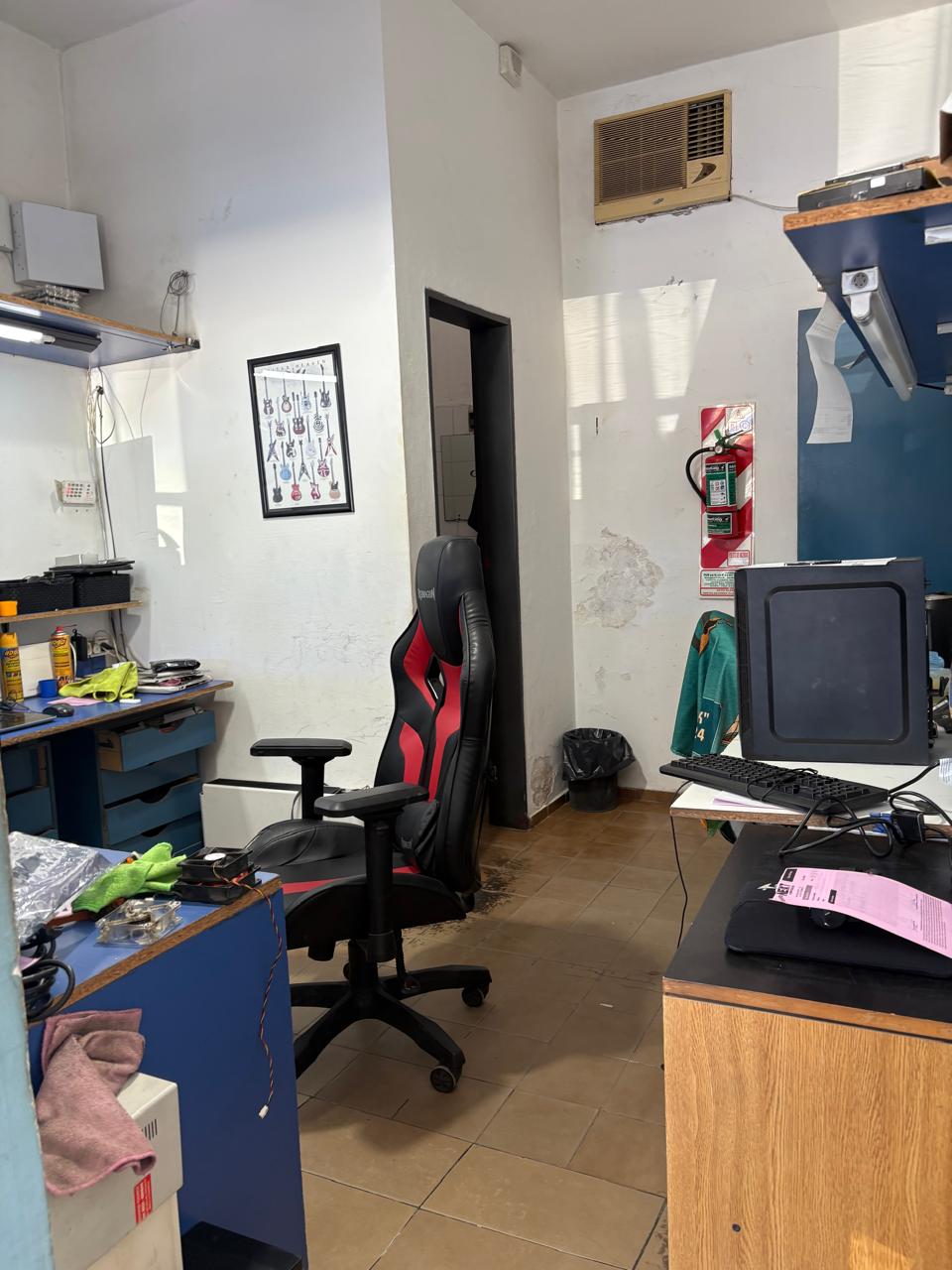 Se vende local en Recta Martinolli al 8100