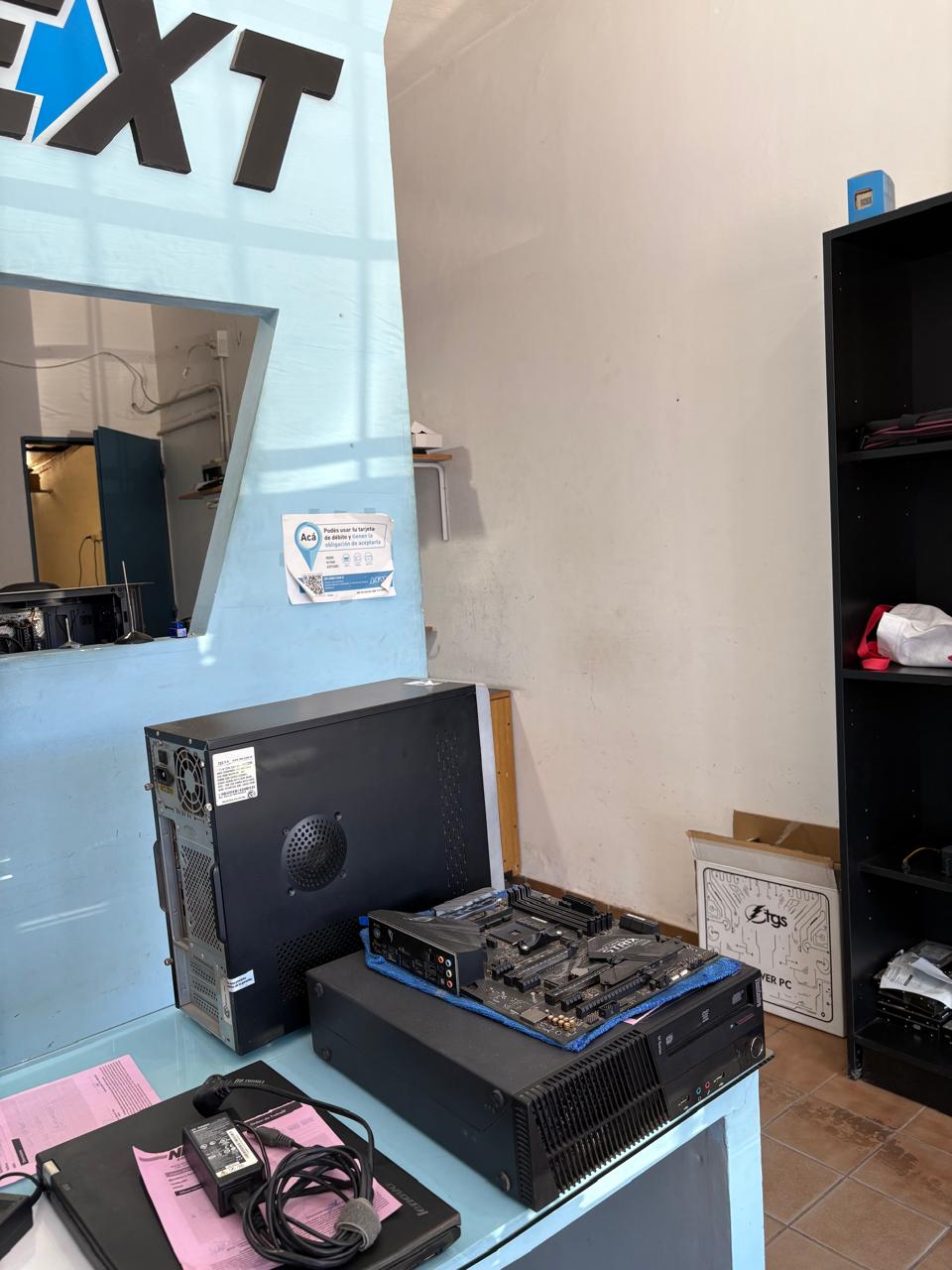 Se vende local en Recta Martinolli al 8100