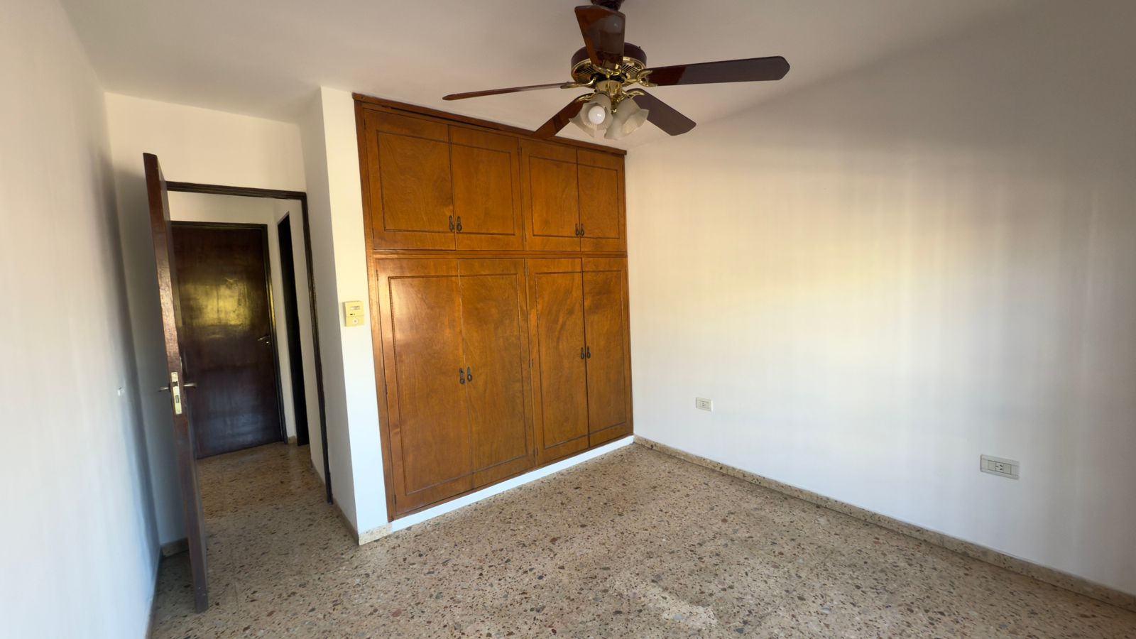 Alquiler  Departamento en Planta Alta sin Expensas barrio Talleres