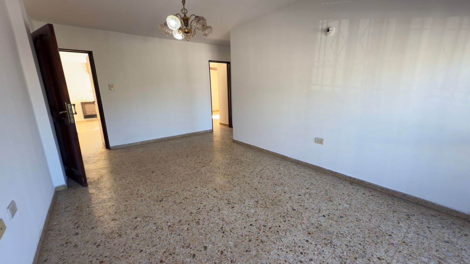 Alquiler  Departamento en Planta Alta sin Expensas barrio Talleres