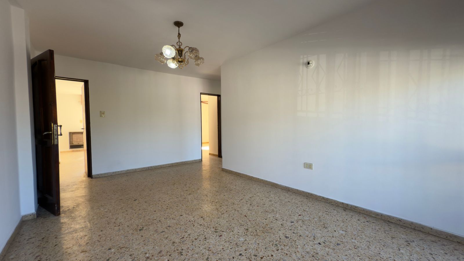 Alquiler  Departamento en Planta Alta sin Expensas barrio Talleres