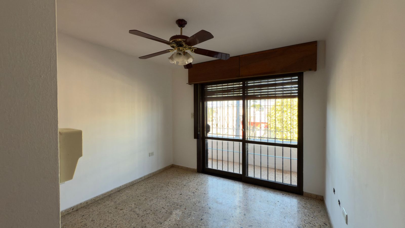 Alquiler  Departamento en Planta Alta sin Expensas barrio Talleres