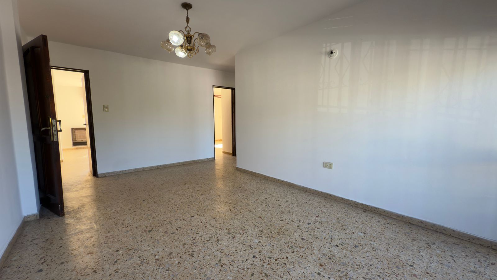 Alquiler  Departamento en Planta Alta sin Expensas barrio Talleres