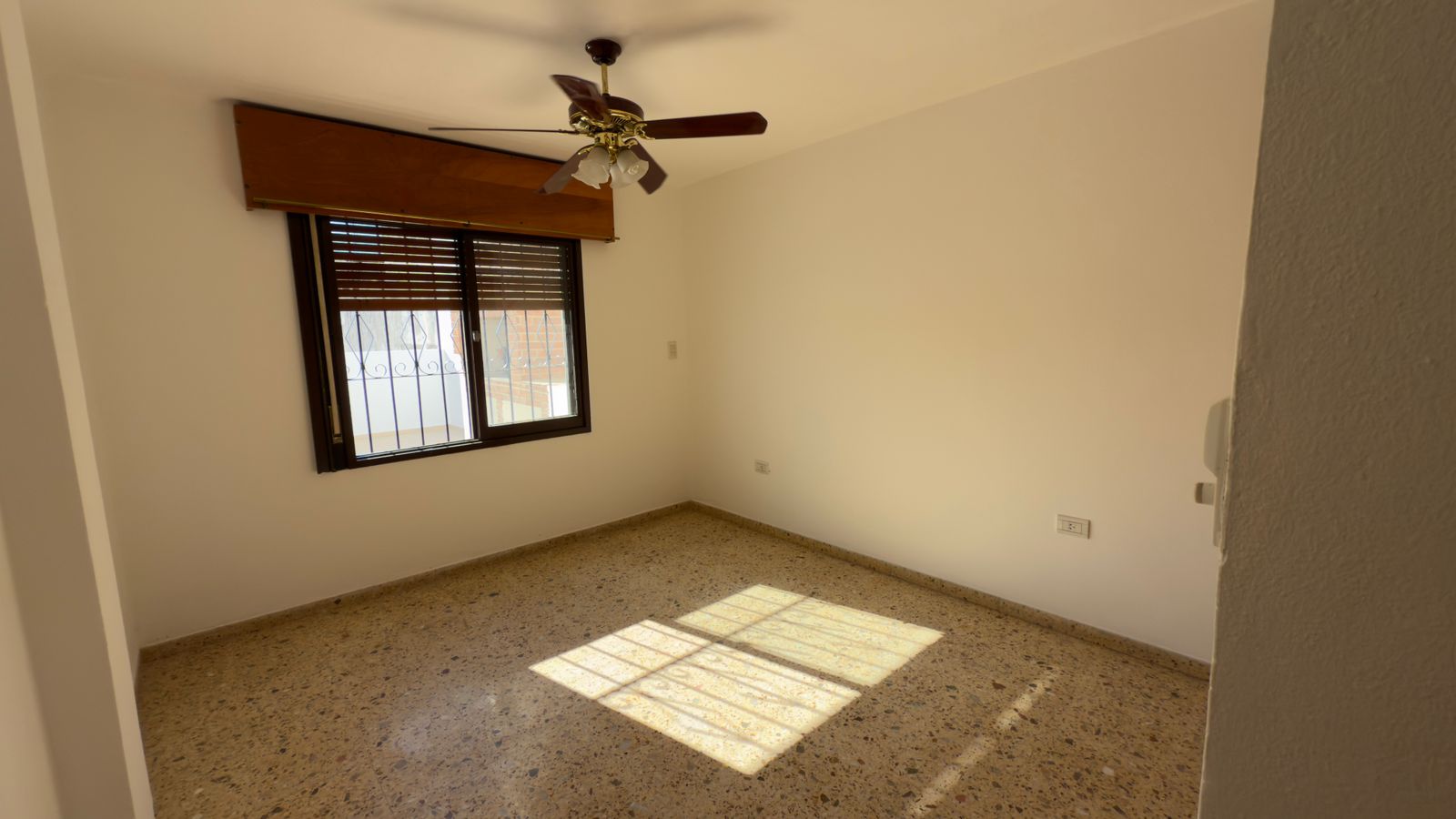 Alquiler  Departamento en Planta Alta sin Expensas barrio Talleres